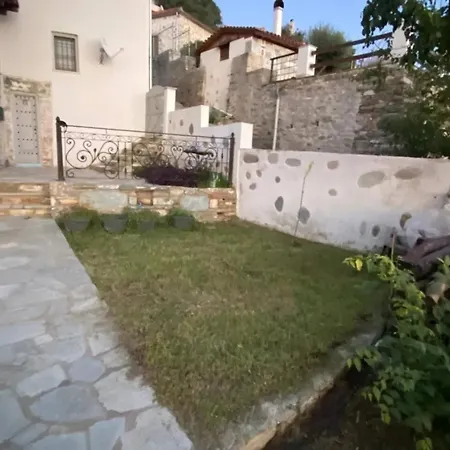 Charming House With Panoramic View In Ano Volos
